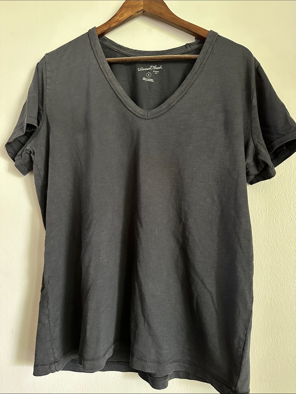 Universal Thread Women's V-Neck Short Sleeve Tee in Charcoal Gray